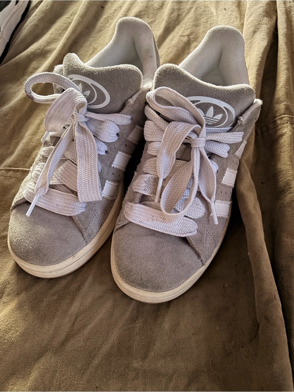 adidas White and Gray Shoe Size Label Detail